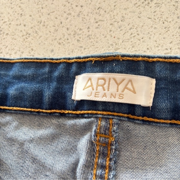 Ariya Jeans Shorts Distressed Raw Frayed Hem Womens Size 13 / 31 Stretch Denim - Picture 9 of 15